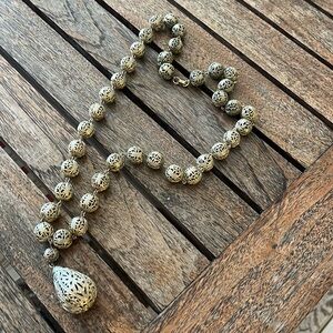 Vintage necklace metal goldtone approx 17” drop stunning! Lightweight